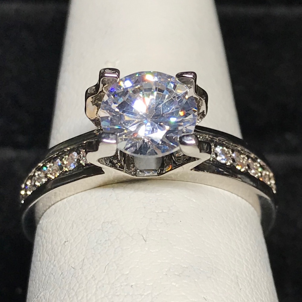Sz 8, Sterling Silver “Diamond” Ring